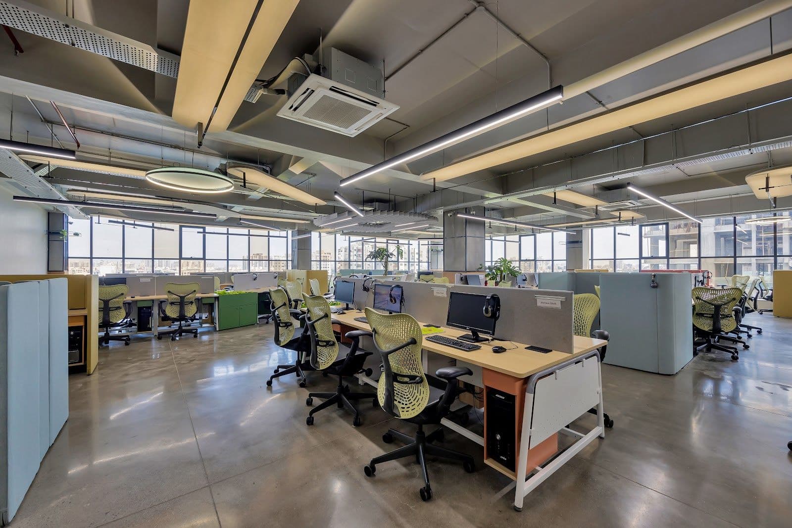 An open-plan Cohuman floor: bench desking, acoustic screens and task seating